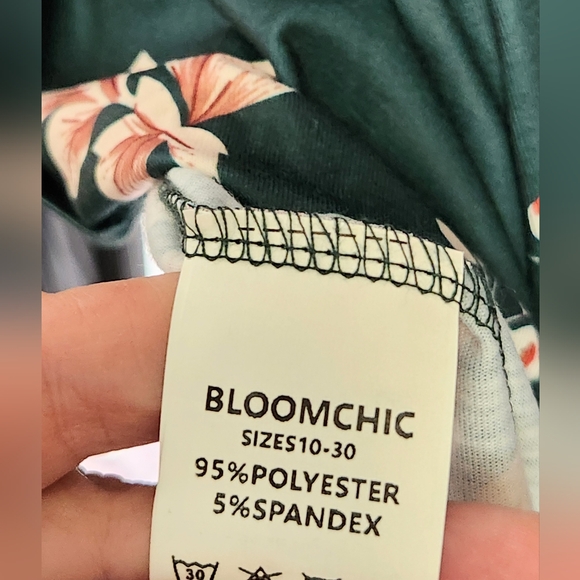 Blue Flowered Top Size 18-20 Plus 2X - Picture 3 of 3